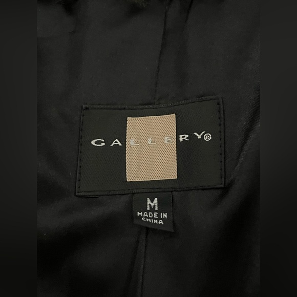 Medium Gallery Women’s Faux fur Jacket EUC - Picture 11 of 13